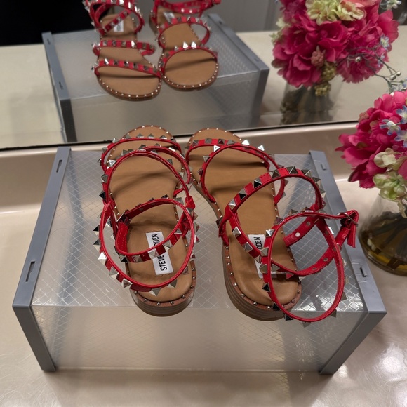Steve Madden Women's Travel Rock Stud Flat Sandals (Size 10) RED - Picture 2 of 4